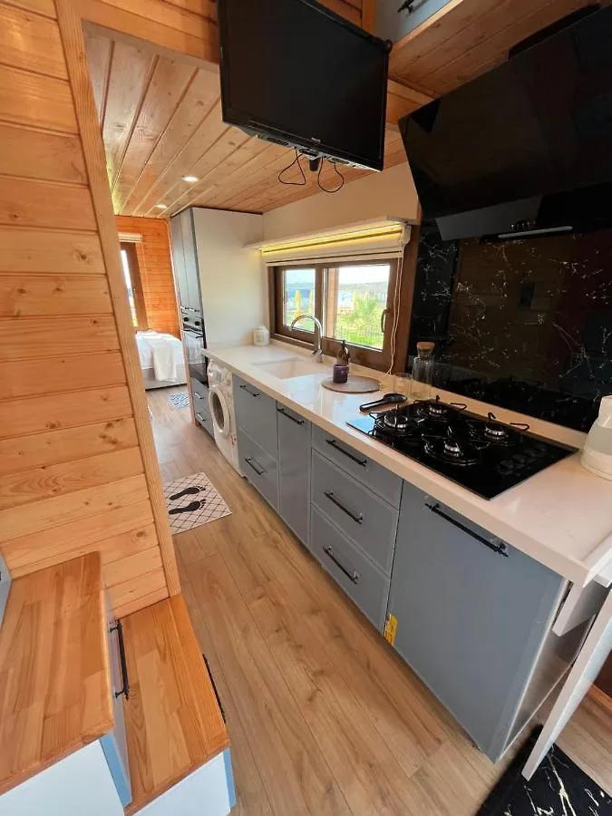 Dom wakacyjny Tiny House Yazlik Ev Cesme Mavi Beyaz Beach Icinde